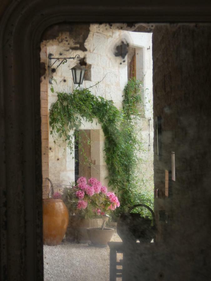 Bastida De Beata Bed & Breakfast Noailles  Exterior photo